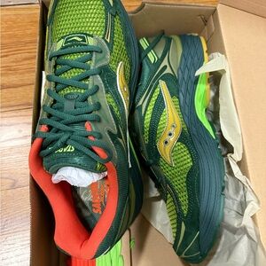 Saucony ProGrid Omni 9 in Green and Orange

 ****BRAND NEW******